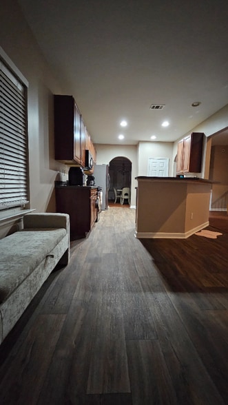 Building Photo - 518 Winter View Way