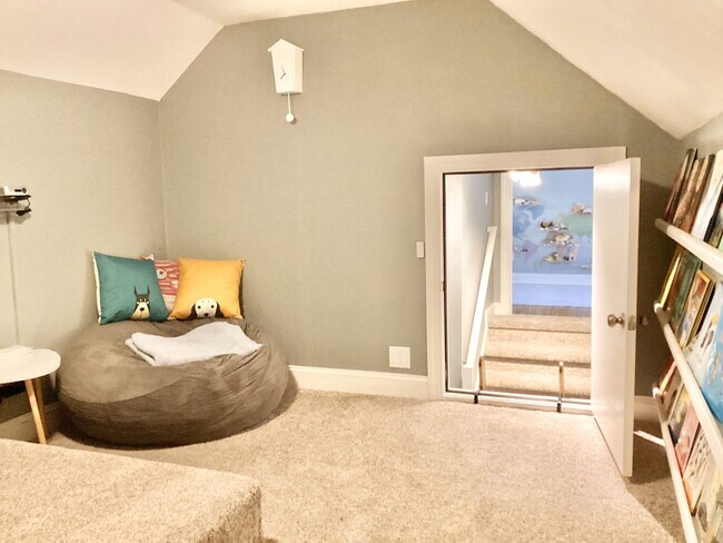 Building Photo - 4 Bed/3 Bath Spacious Home! Extra 2 Car Ga...