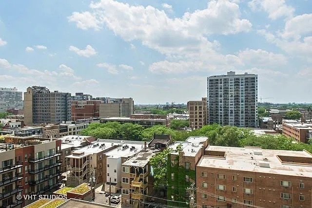 Building Photo - 2626 N Lakeview Ave