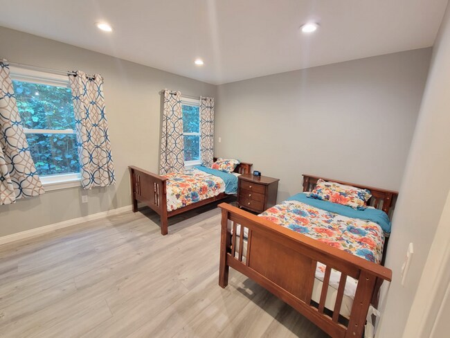 Building Photo - 1415 Stearns Dr