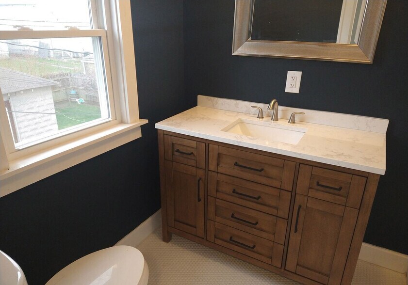 Building Photo - 587 S Ogden Ave