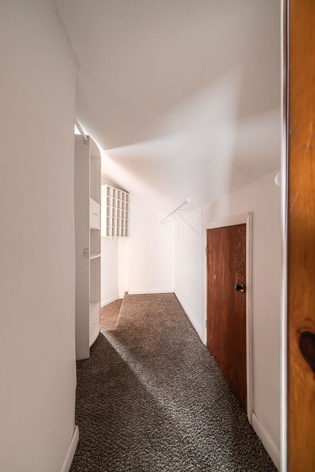 Building Photo - 3 bedroom - 2 bathroom - Lincoln Park - $1...