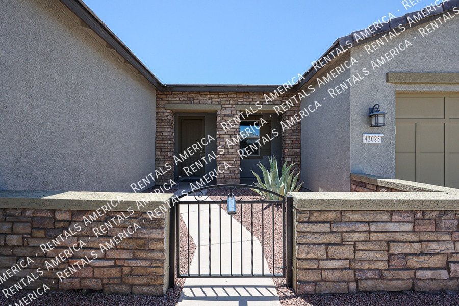 Building Photo - 42085 W Morning Glory Way