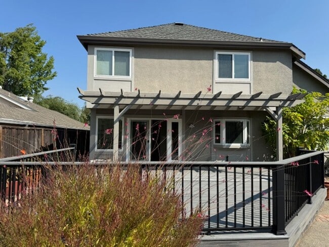 Building Photo - Wonderful 2 story home in Walnut Creek nea...