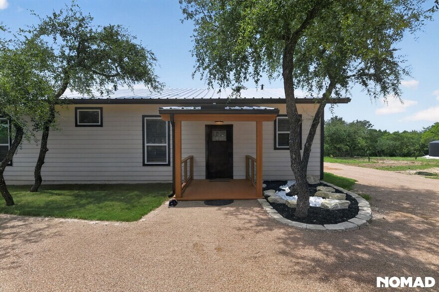 Building Photo - 1130 Circle Acres
