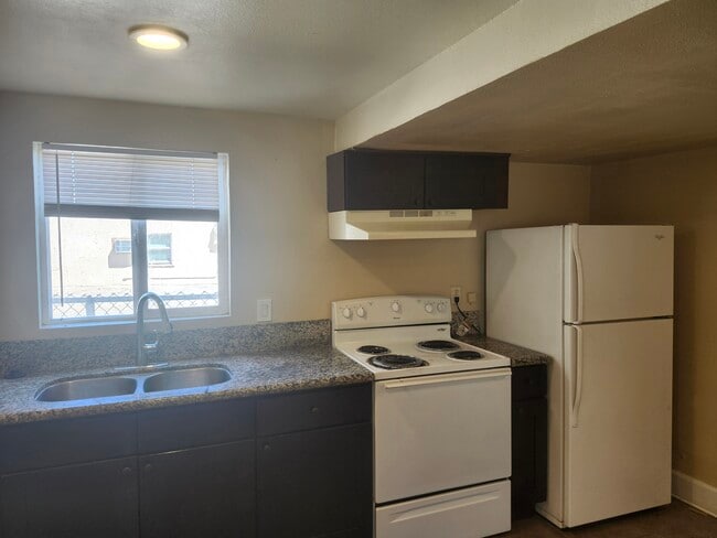 Building Photo - 137 S 15th St