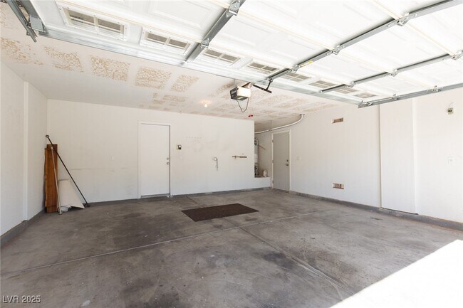 Building Photo - 5945 Gold Horizon St