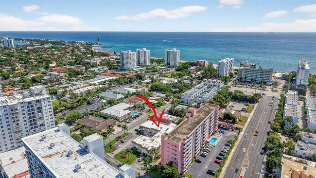 Building Photo - 1450 N Riverside Dr
