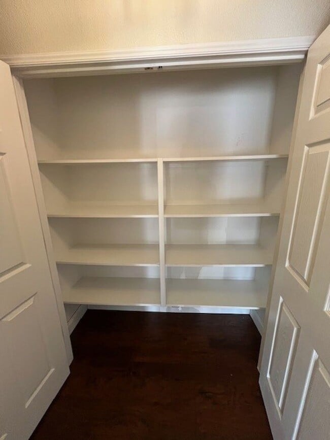 Building Photo - 402 N Amador St