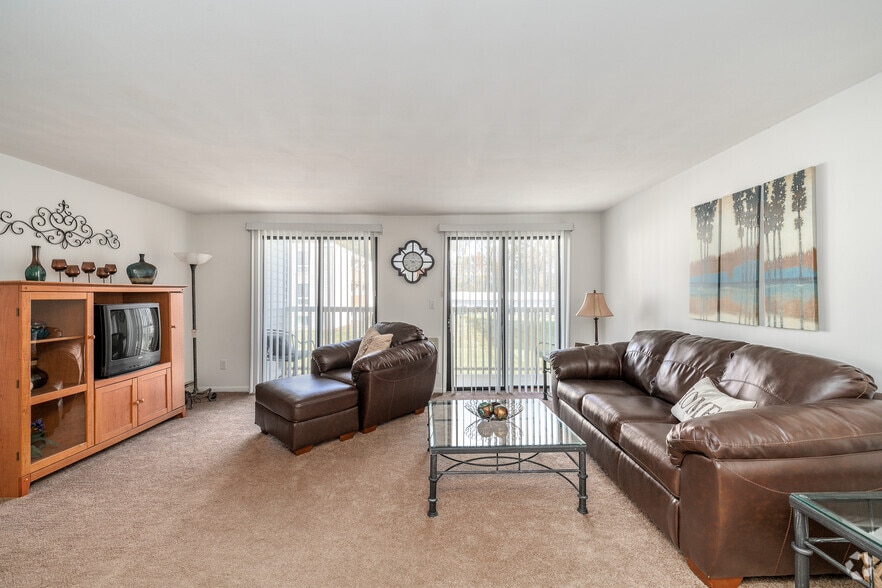 2BR, 1BA - 825SF - Living Room - Windsor Mews Apartments