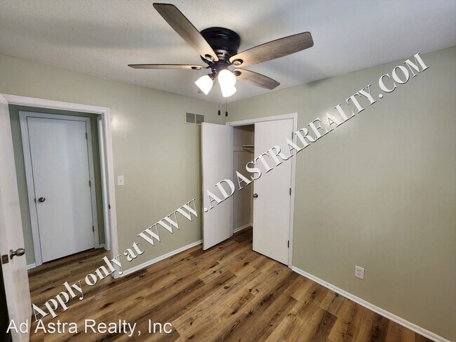 Building Photo - 2 br, 1.5 bath House - 3014 N 155th Ter.,