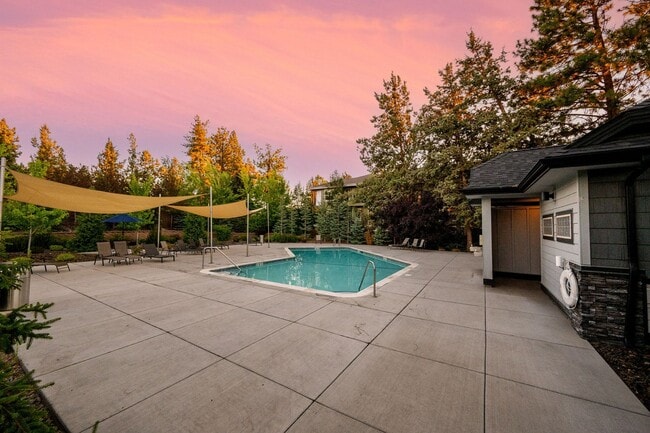 Building Photo - Freshly Updated 3Bed Home: Community Pool ...