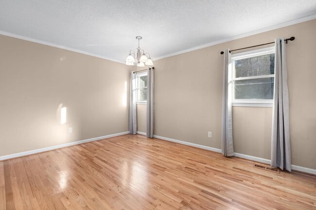 Building Photo - 313 Arrowood St SE