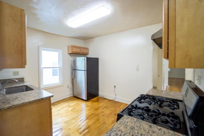 Building Photo - Available 7/1/26 Back Upper Deck Overlooki...