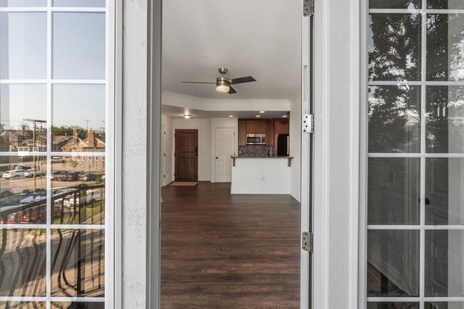 Building Photo - Exquisite Condo in Prime Plymouth Location