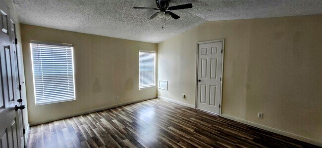 Building Photo - 2555 Lee Turner Rd