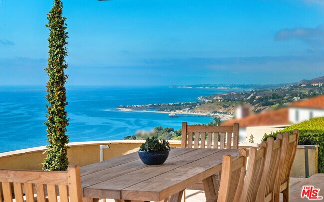 Building Photo - 3235 Rambla Pacifico St