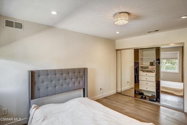 Building Photo - 4833 Dunman Ave