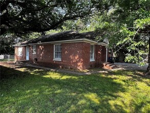 Building Photo - 1110 W Elder Ave