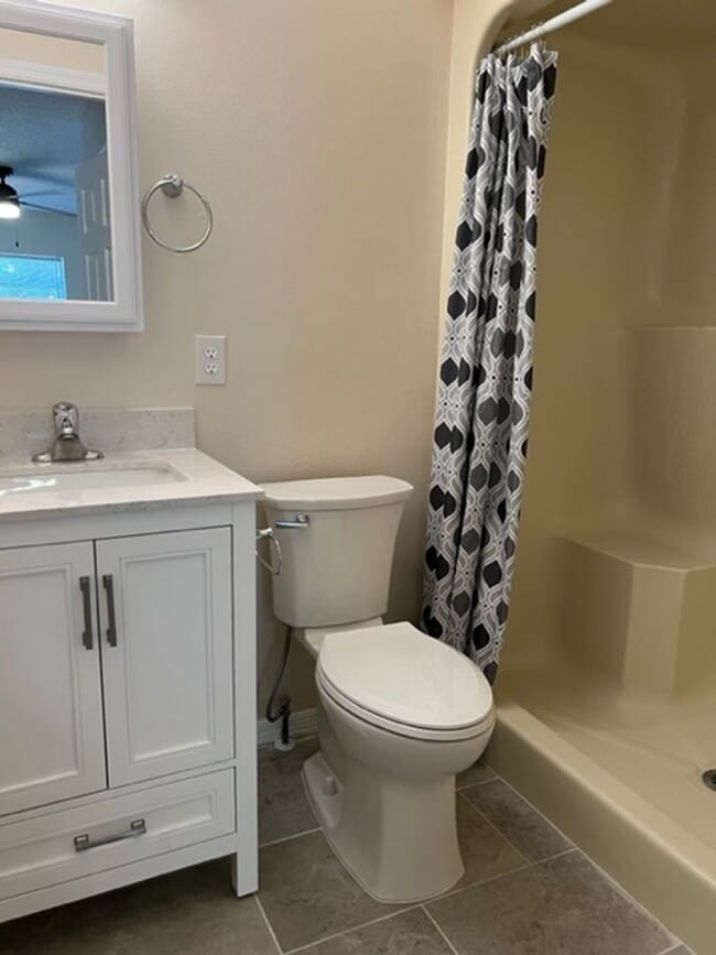 Building Photo - Clermont 2/2 Duplex with Lakeview