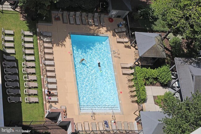 Building Photo - 2001 Hamilton St