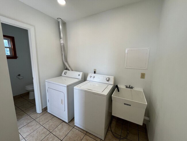 Building Photo - 413 Grant Ave