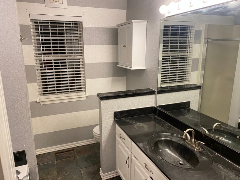 Building Photo - 1825 Mountain Ash Dr