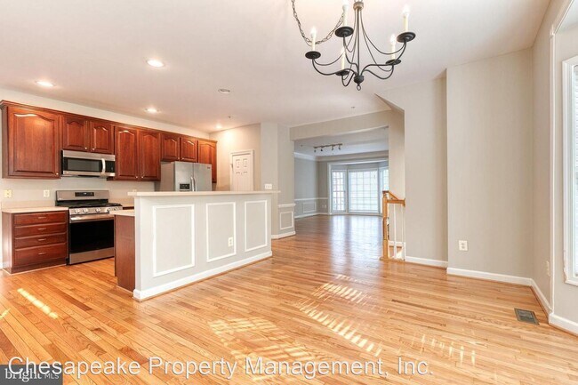 Building Photo - 3 br, 3.5 bath House - 10801 Wadsworth Road