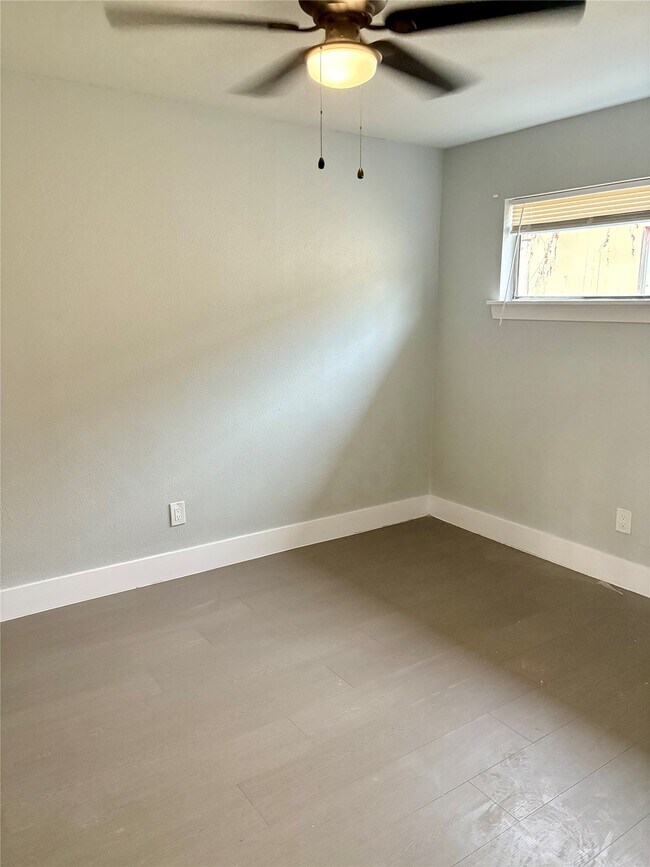 Building Photo - 1125 Ann St