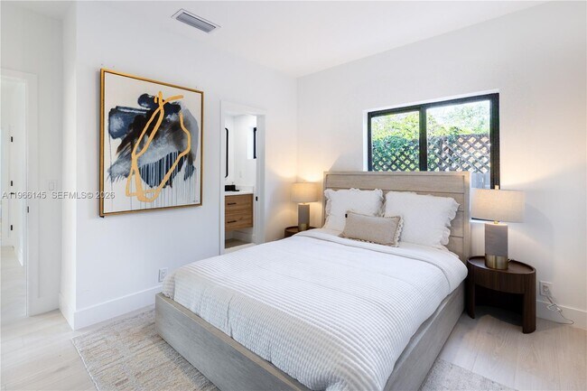 Building Photo - 1420 SW 17th St