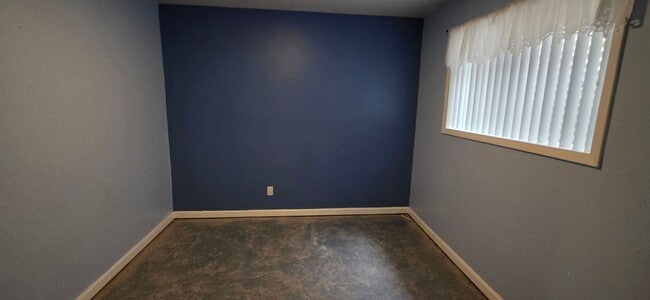 Building Photo - Stunning 4-bedroom, 2.5-bathroom home near...