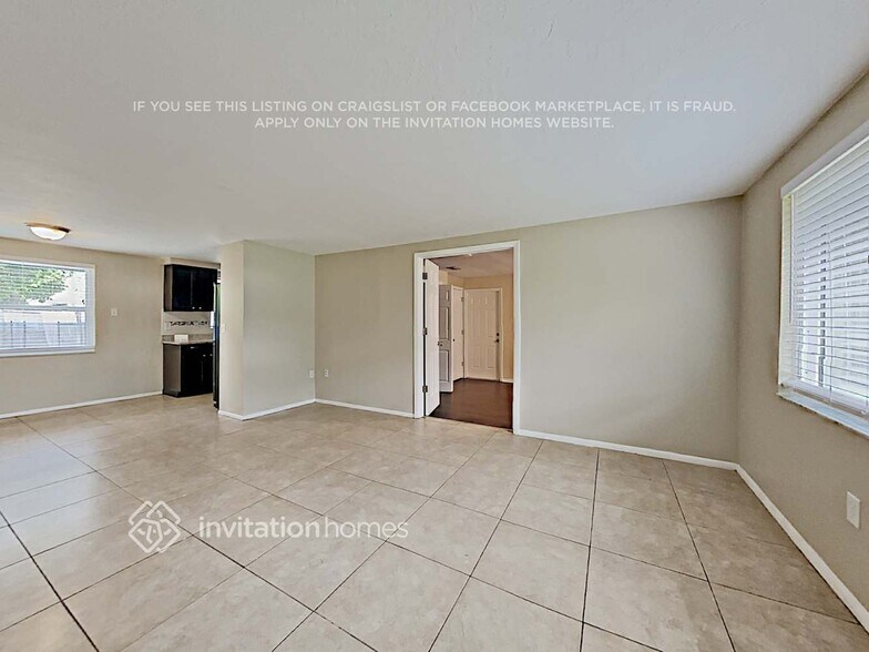 Building Photo - 2834 Linwood Dr