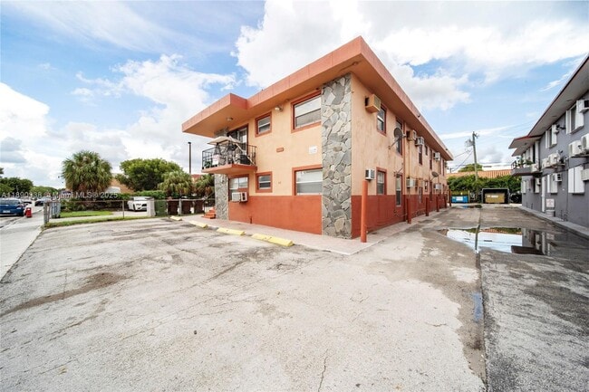Primary Photo - 40 W 4th St