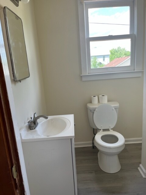 Bathroom - 104 W Hembree St