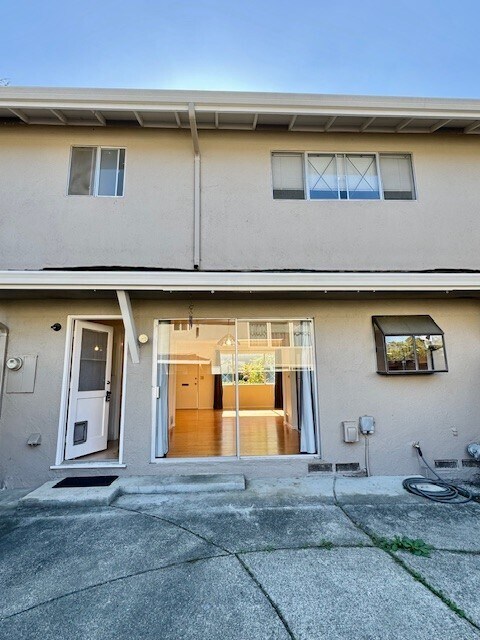 Building Photo - 35 Miramonte Dr