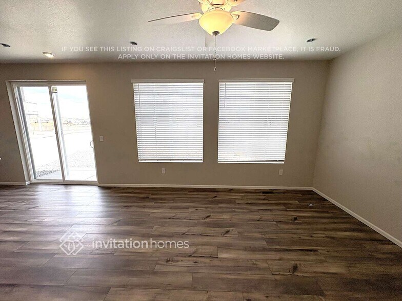 Building Photo - 3349 Streamwood Dr