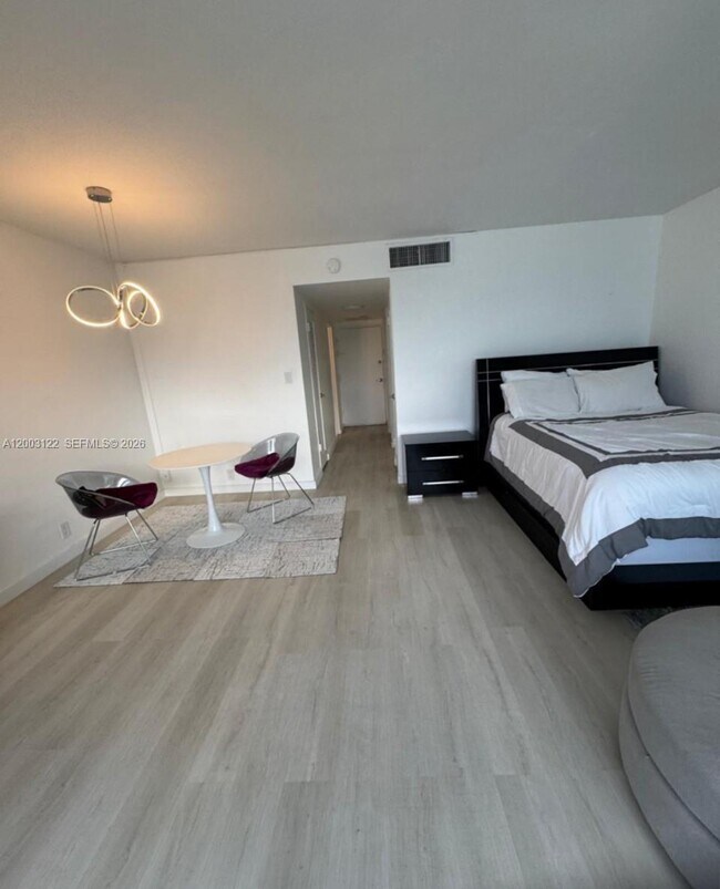 Building Photo - 1000 West Ave