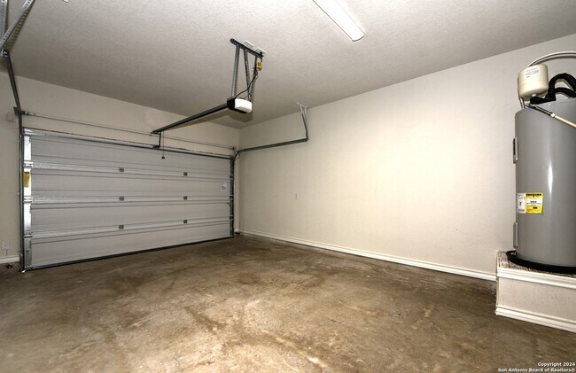 Building Photo - 7624 Magnolia Village