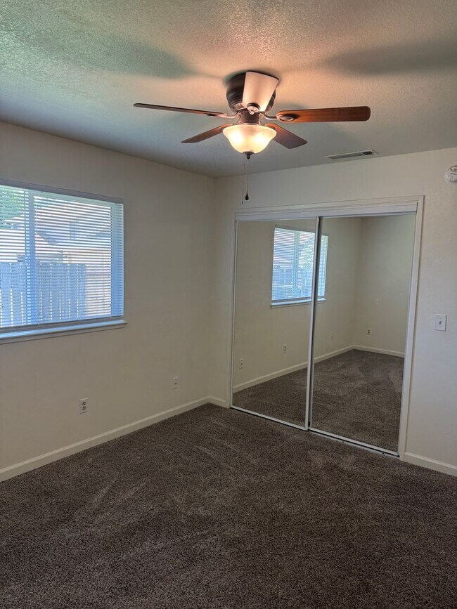 Building Photo - 2556 Sabre Ct