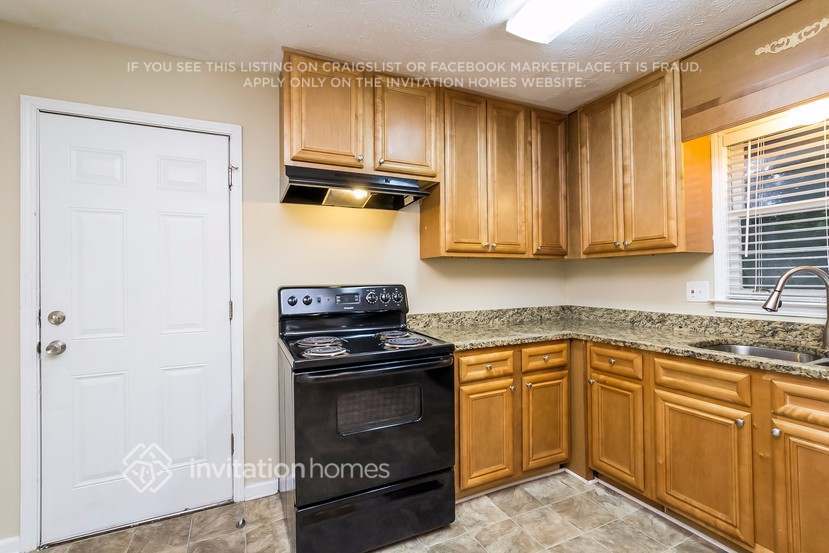 Building Photo - 1398 Yates Ave