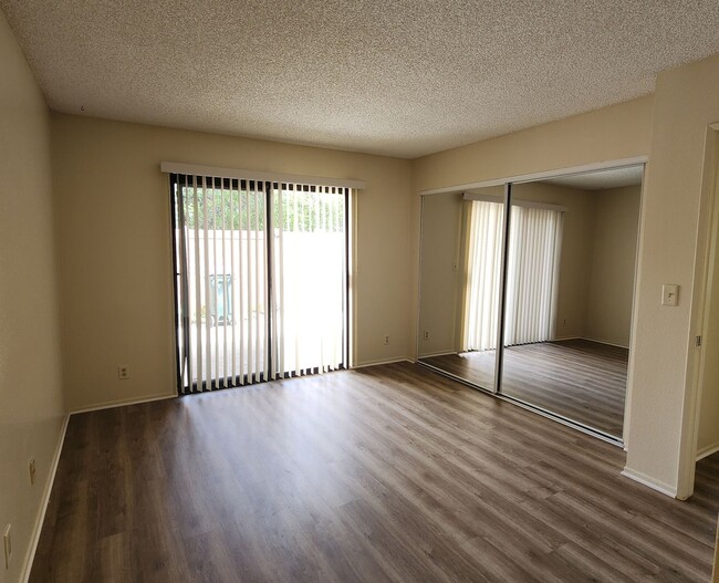 Building Photo - Your perfect Ventura retreat—spacious 3 be...