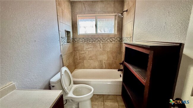 Building Photo - 5502 Golden Dr