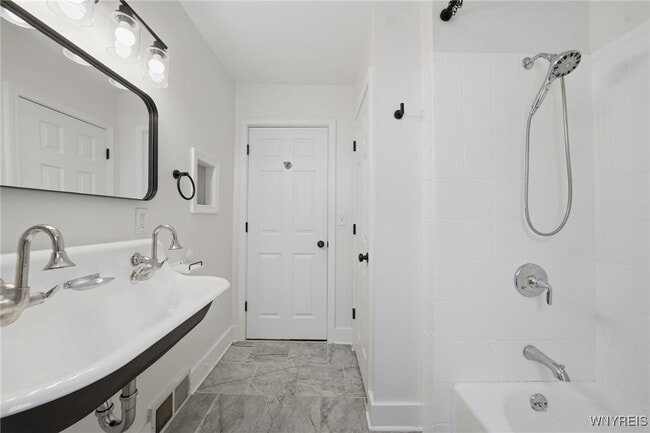 Building Photo - 4316 Clinton St