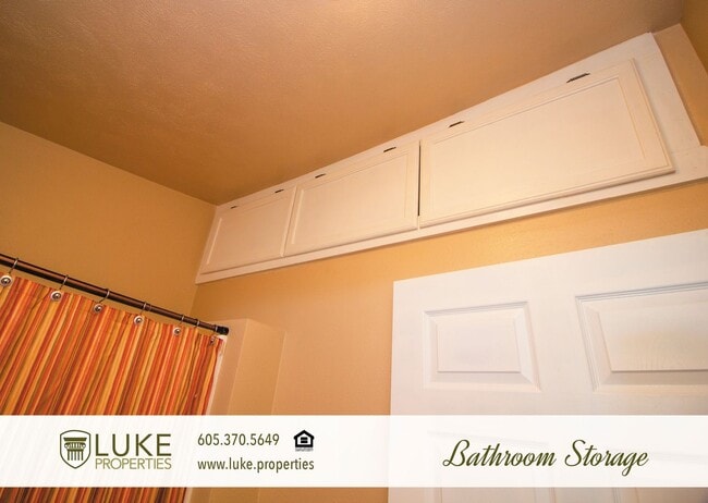 Building Photo - 601 W Brookings St