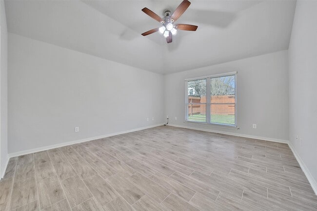 Building Photo - 19310 Young Oak St