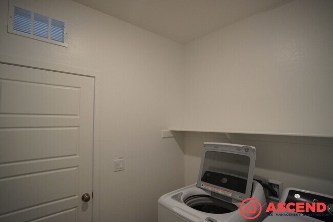 Building Photo - Stunning Home In Gossamer Grove!