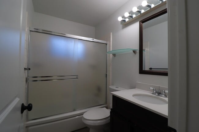 Building Photo - 1086 Springfield Dr