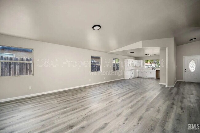 Building Photo - 4304 Range Dr