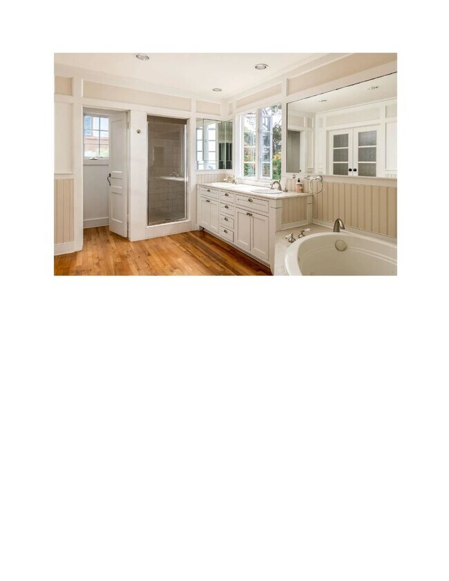 Building Photo - Amazing location in La Jolla for a big house. Gustavo Lopez AMSI