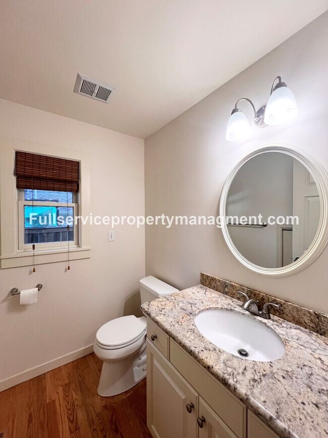 Building Photo - Beautiful Mercer Island Home with Private Hot Tub Pavillion & Spacious Floor Plan
